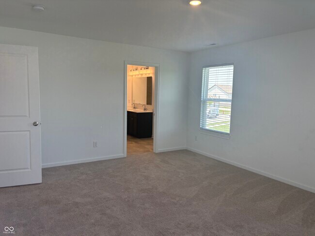 Building Photo - 354 N Grand Oak Dr