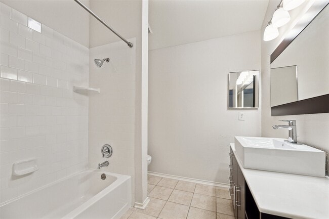 Building Photo - 2023 Gentryside Dr