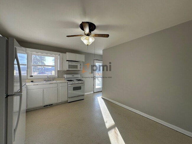 Building Photo - 1075 N 100 E