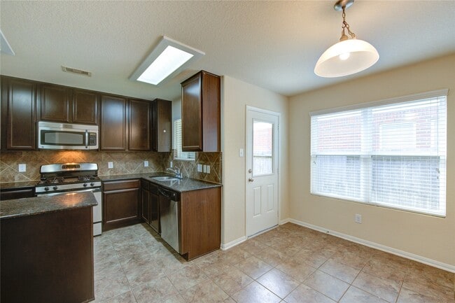 Building Photo - 14839 Fir Knoll Way