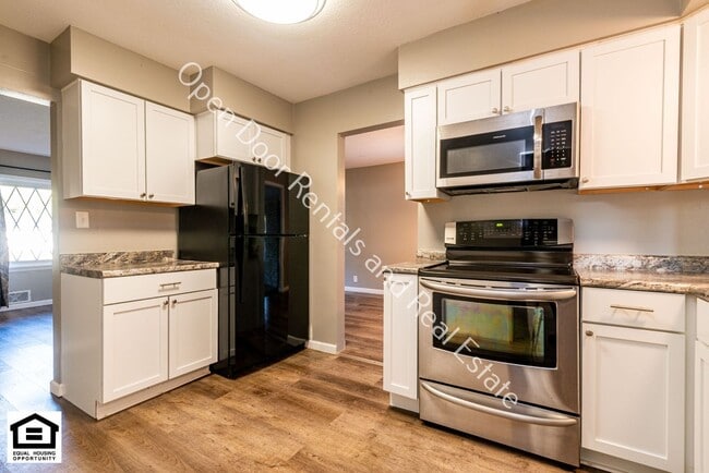 Building Photo - 4814 Blum Dr