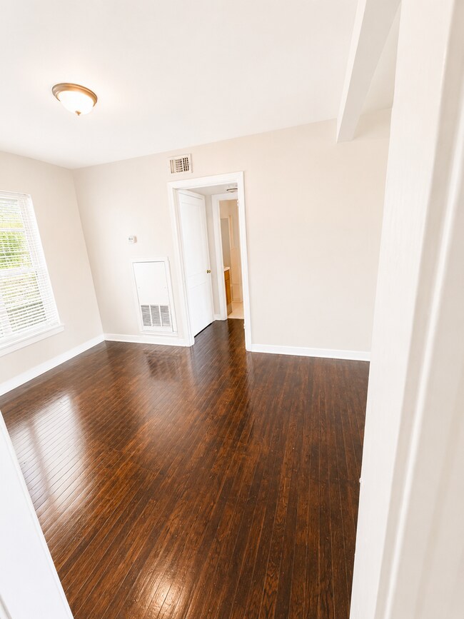 Building Photo - Bright and Spacious 1-Bedroom Near St. Mary’s and Woodlawn Lake