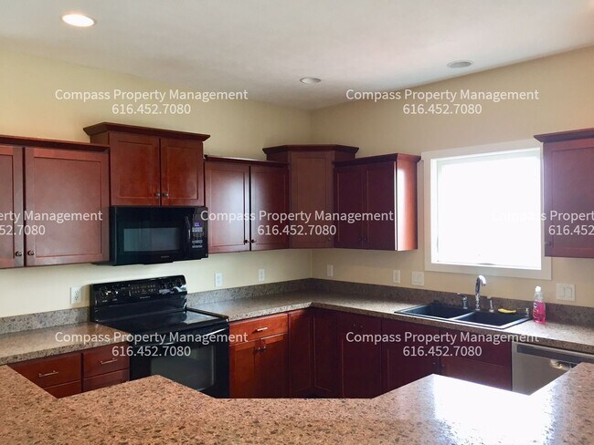 Building Photo - COMING SOON! 5 Bed 3.5 Bath Home in Hudson...