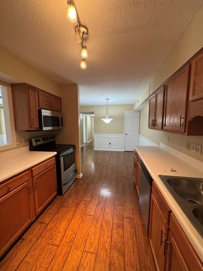 Building Photo - *** $200 OFF FIRST MONTH RENT ***