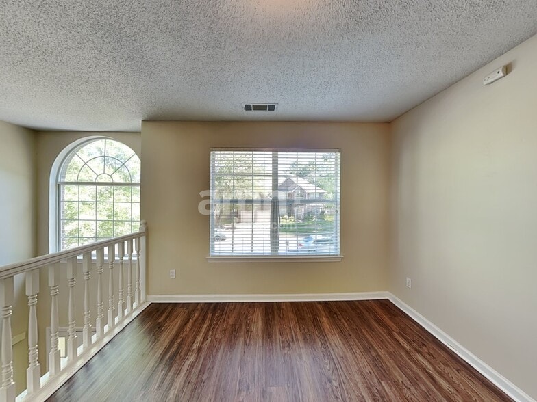 Building Photo - 129 Kentwood Springs Dr