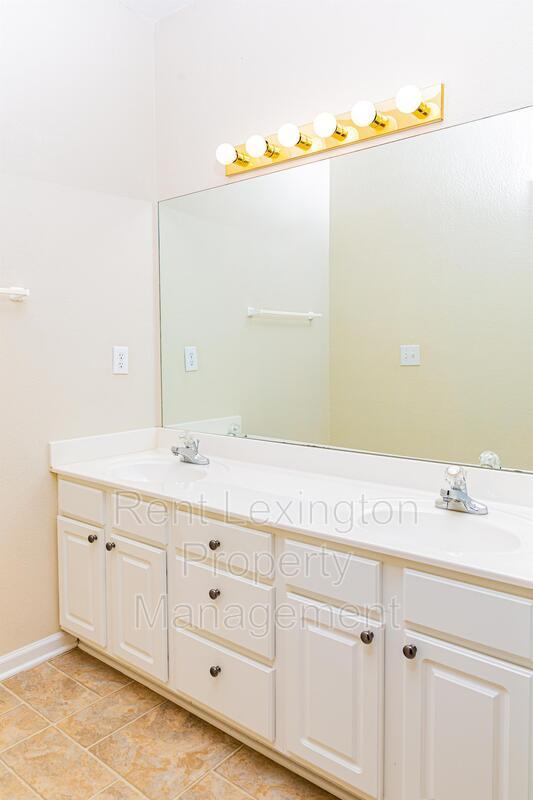 Building Photo - 749 Whispering Brook Trce