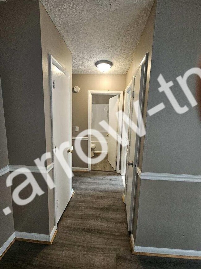 Building Photo - (221-223) Cedarmont Circle