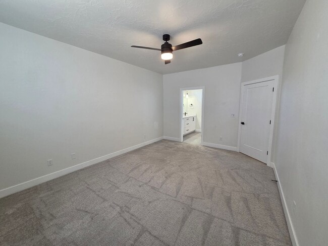 Building Photo - VIEWS from EVERY ROOM!