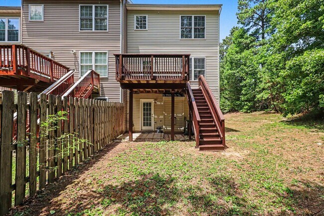 Building Photo - $2,295/Month | 3 Bed | 2.5 Bath | End-Unit Townhome in Belmont at Carmel Church | New HVAC | Wood...