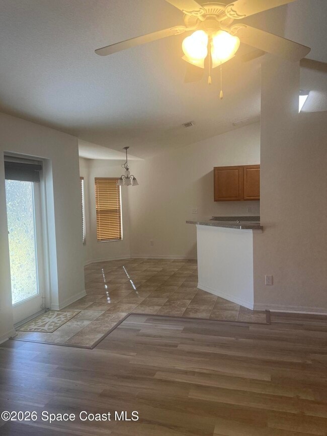 Building Photo - 241 Paquita Cir