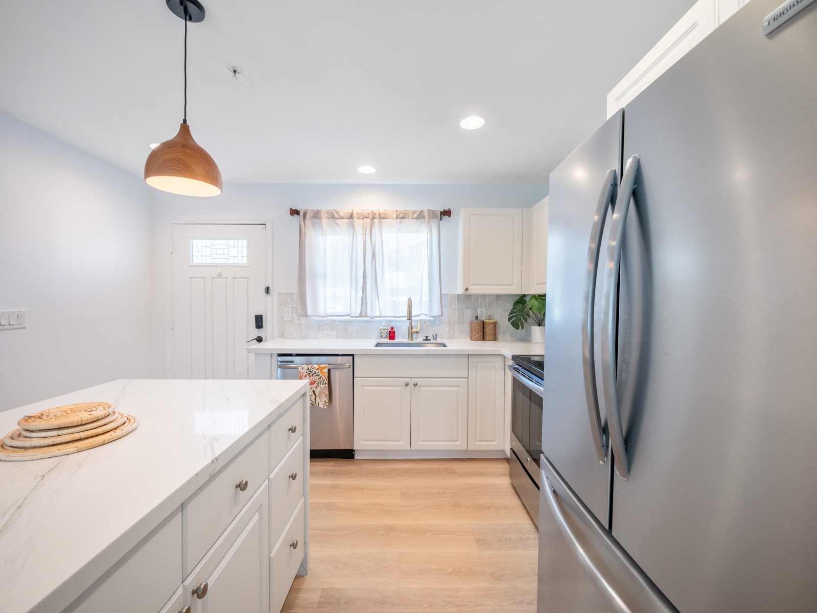 Building Photo - 1020 Kakala St