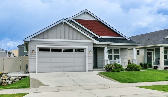 Building Photo - Elegant and Pristine Post Falls Home