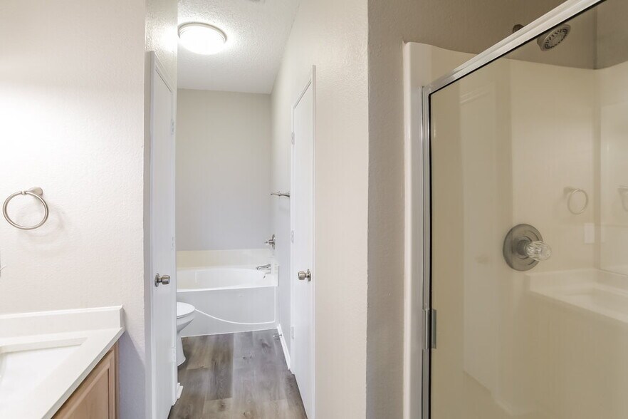 Building Photo - 7213 Park Creek Cir W