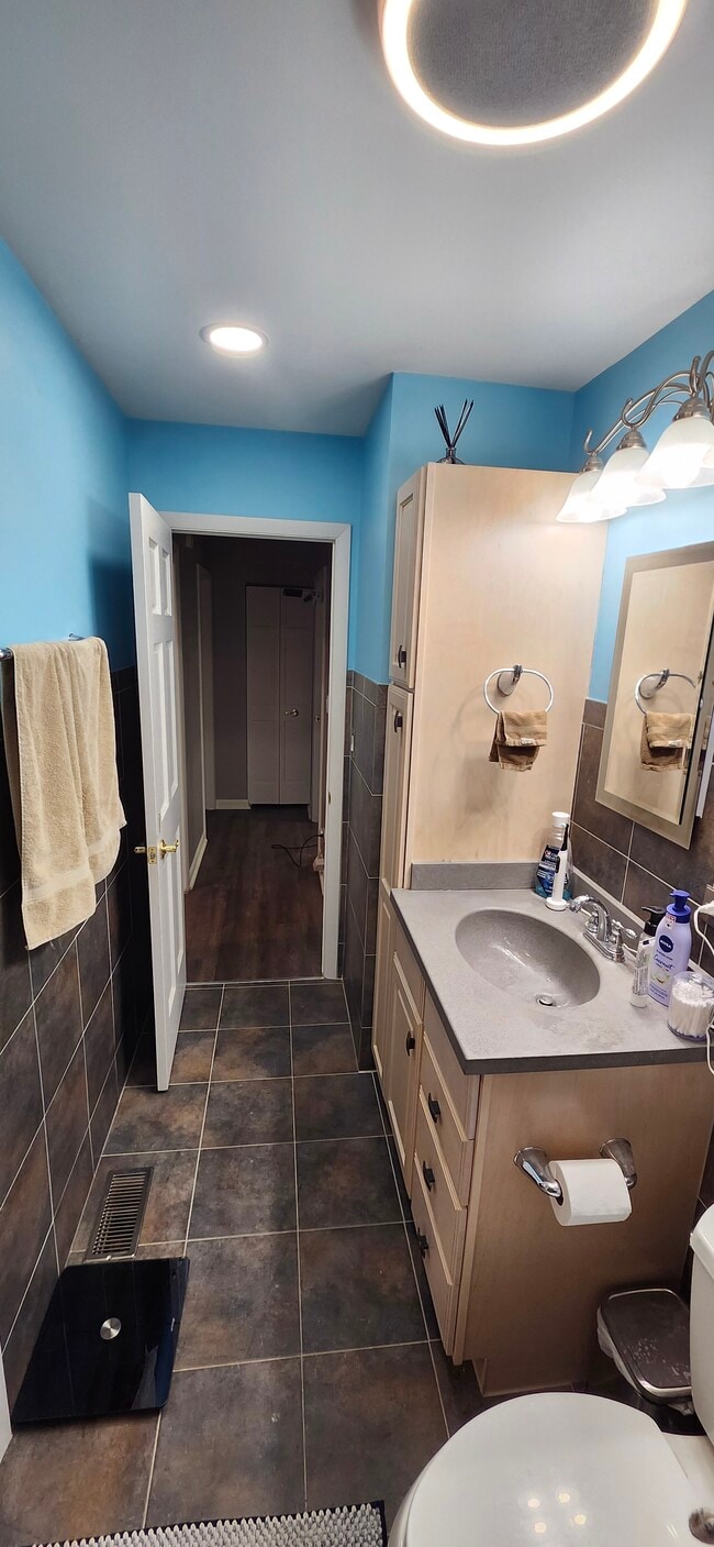 Building Photo - 539 Thorndale Dr