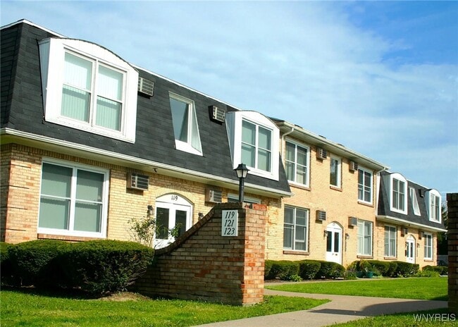 Primary Photo - 131 Peppertree Dr