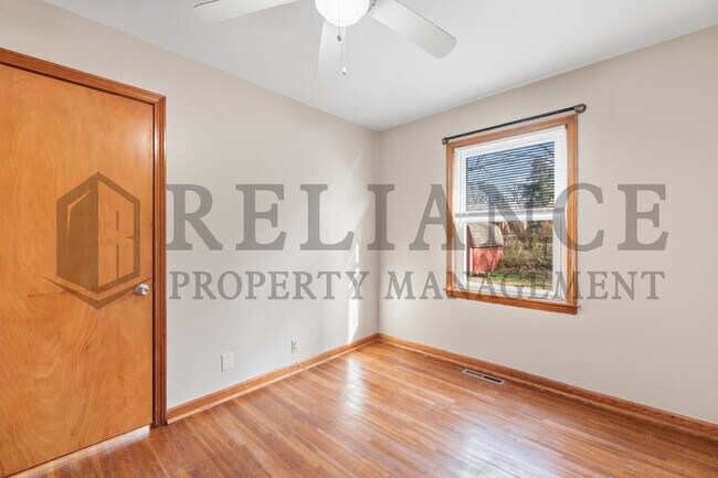 Building Photo - 1720 S Windsor Rd