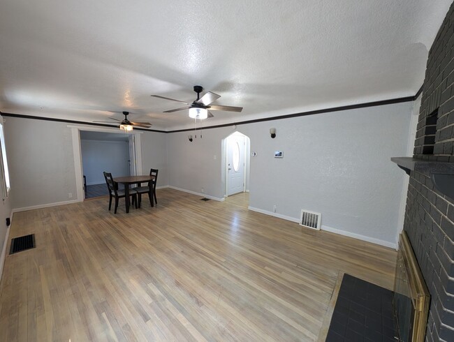 Building Photo - Large Bremerton Original for Rent! Over 23...