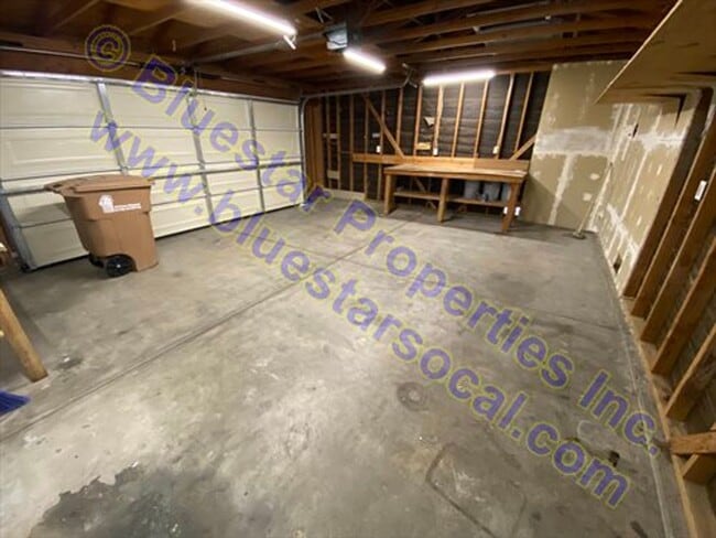 Building Photo - Just listed in Hesperia!!!