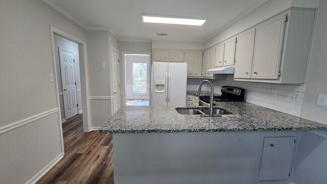 Building Photo - 123 Moss Creek Dr