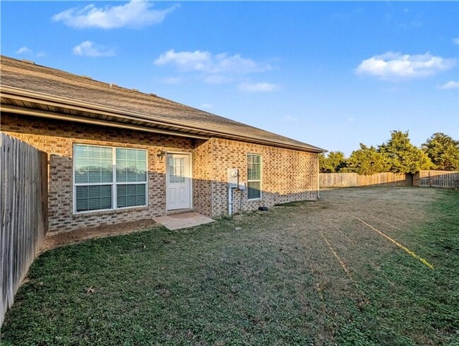 Building Photo - 862 Oakwood Ct