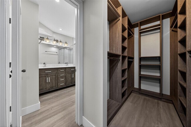 Building Photo - 1629 Riverview Rd