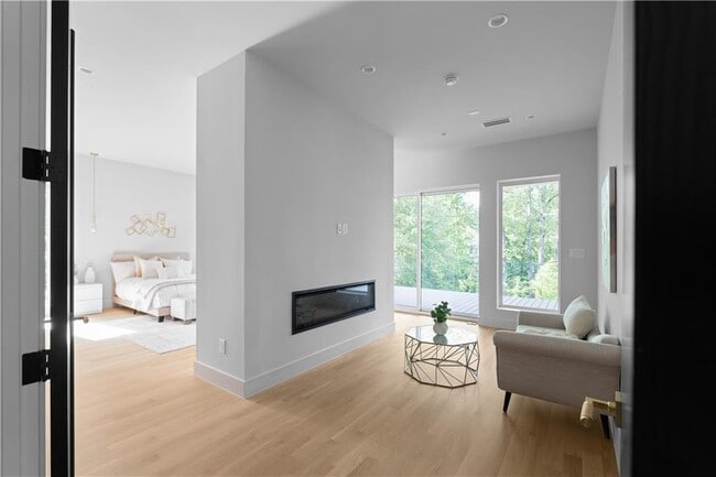 Building Photo - 2650 Fairoaks Rd