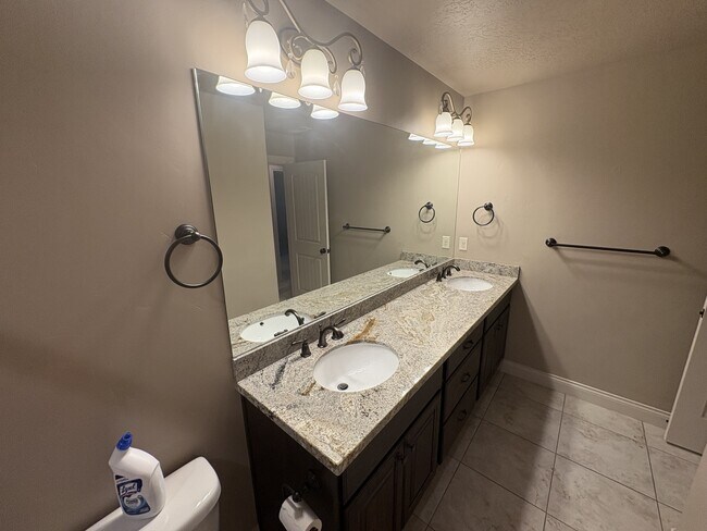 Building Photo - 431 N Fairway Dr