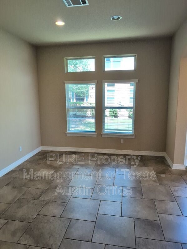 Building Photo - 325 Lombardia Dr