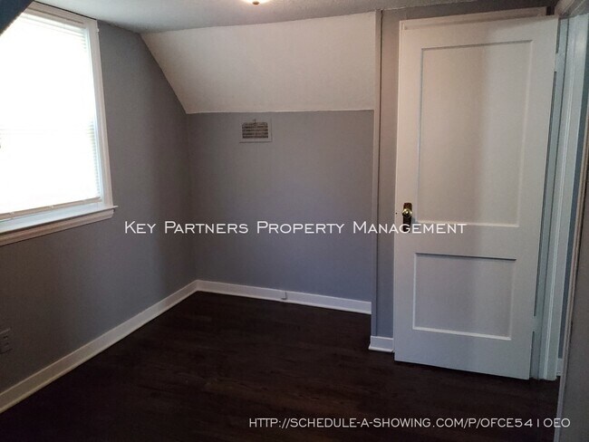 Building Photo - 7809 Madison Ave - Cute!