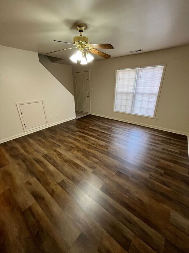 Building Photo - 2BD/2.5BA Unit at Water Oaks in Hickory!