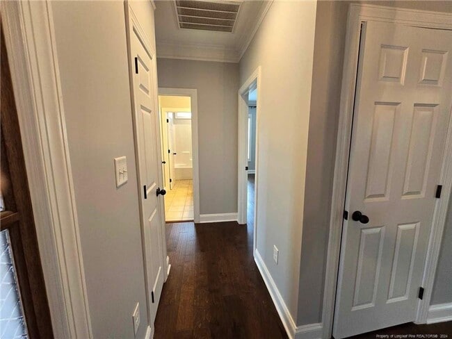 Building Photo - Rental in gated Gates Four!