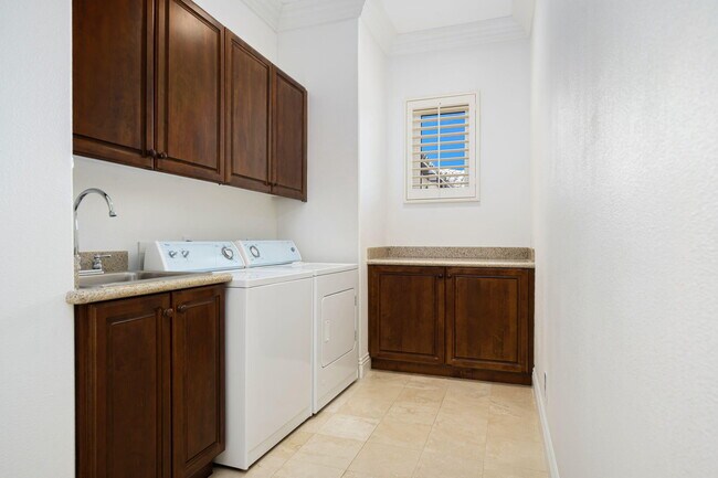 Building Photo - 56985 Village Dr