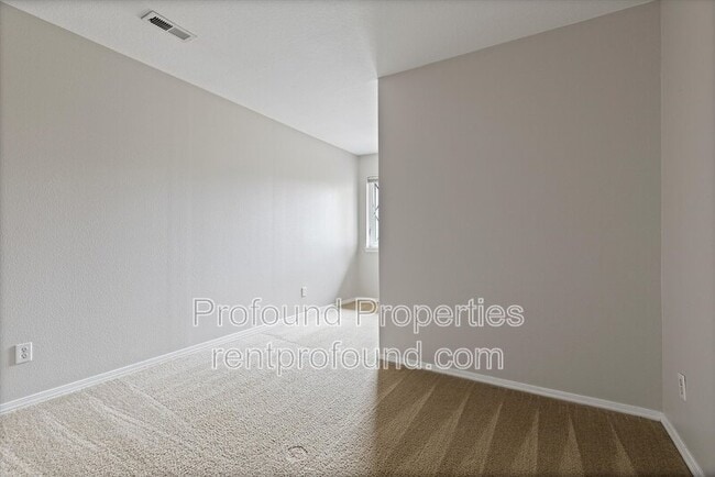 Building Photo - 2310 NW Roseburg Terrace