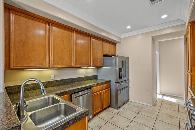 Building Photo - 9447 Hendrix Ln