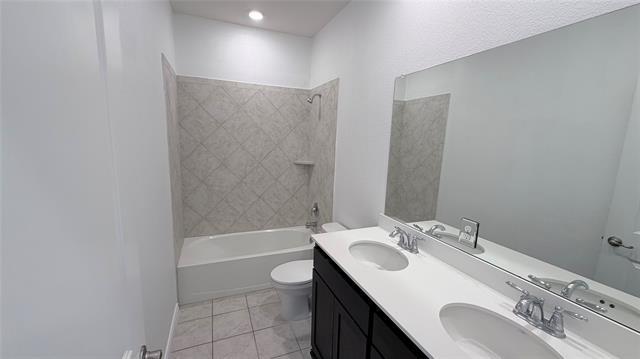 Building Photo - 631 Maverick St