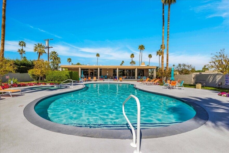 Community Pool / Spa and Clubhouse - 1111 E Ramon Rd