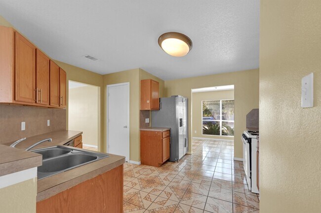 Building Photo - 1119 Mossy Branch St