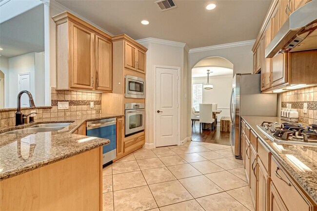 Building Photo - 9915 St Romain Dr
