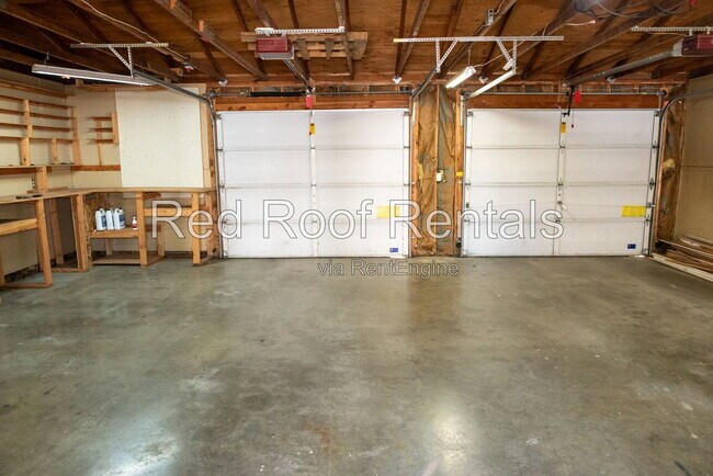Building Photo - 702 S 51st St