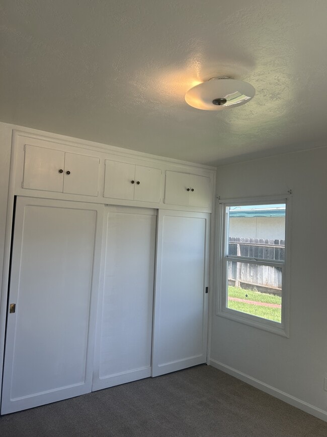 Building Photo - 1301 Higbee Dr