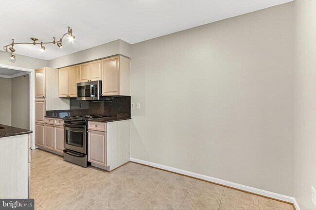 Building Photo - 2151 Jamieson Ave