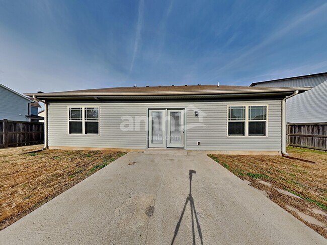 Building Photo - 123 Farmbrook Ct