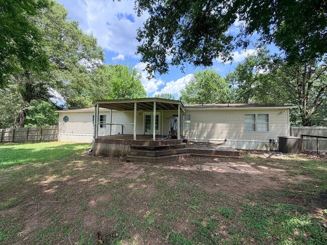 Building Photo - 7810 W Lakeshore Dr