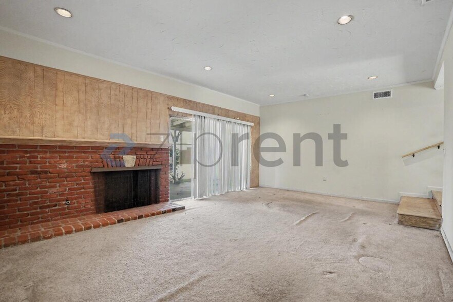 Building Photo - Unit