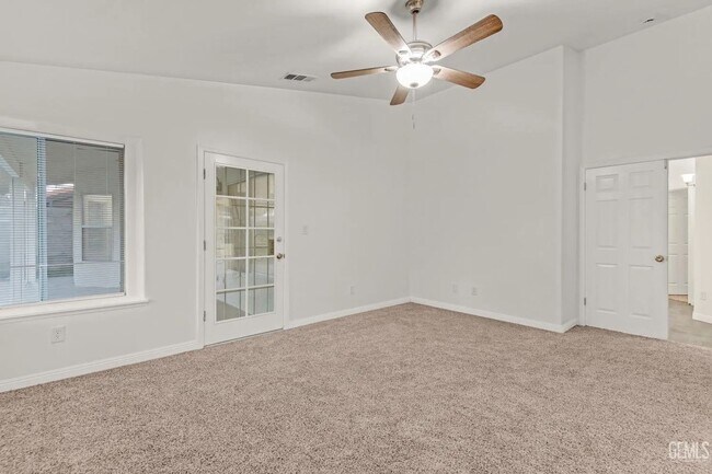 Building Photo - 14004 Las Entradas - Gorgeous NW remodeled...