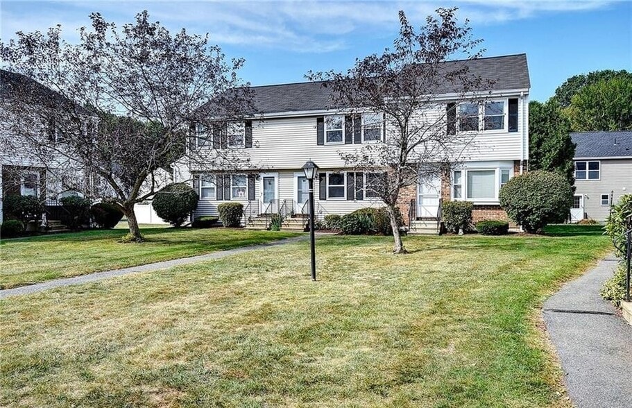 Building Photo - 13 Allspice Ln