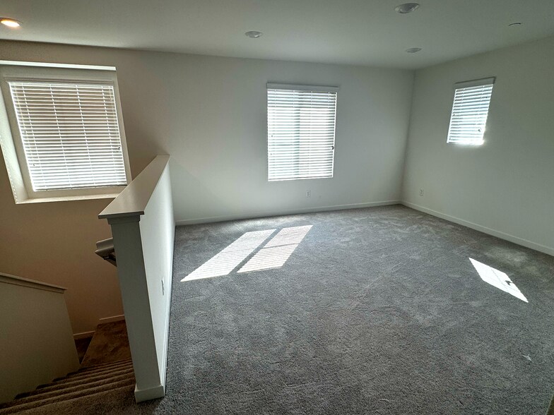 Upstairs Loft - 2288 Panama Dr