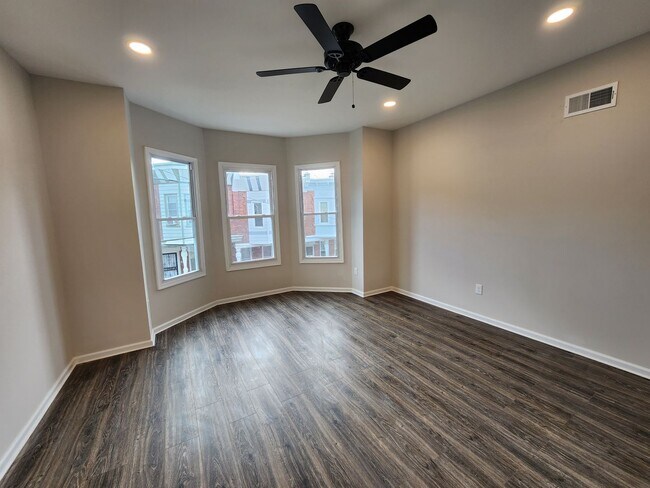 Building Photo - Beautiful 3 bed 3.5 Bath home