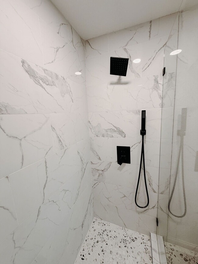 Building Photo - Home For Rent in Tampa - FULLY FENCED IN BACKYARD!