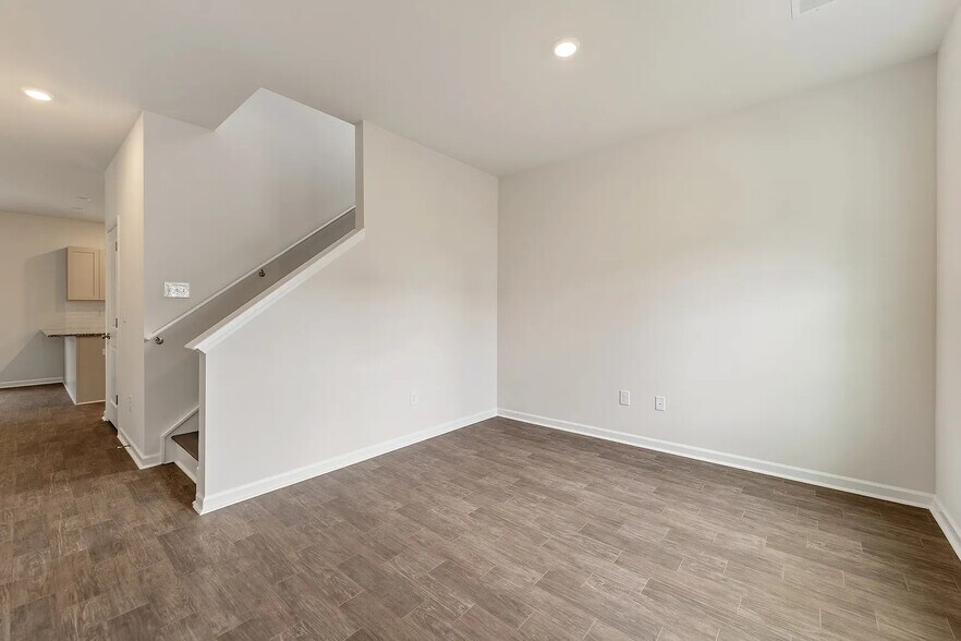 Building Photo - 12115 Lansbury Dr